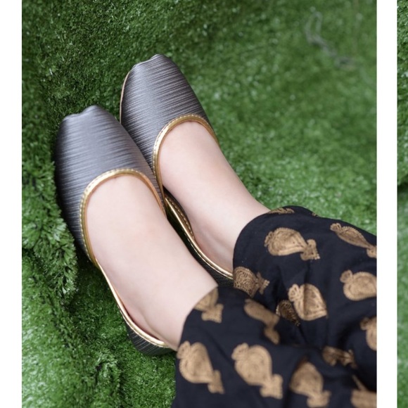 BN silky grey flats, handmade, khussa jutti - Picture 6 of 6
